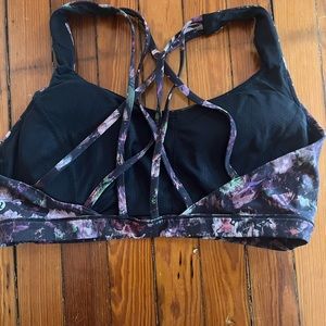 Lululemon sports bra